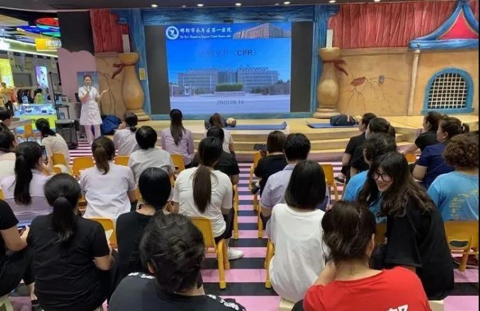 学好急救 人人才能挺身而出——永年区第一医院急救宣讲走进永年阳光新世纪广场