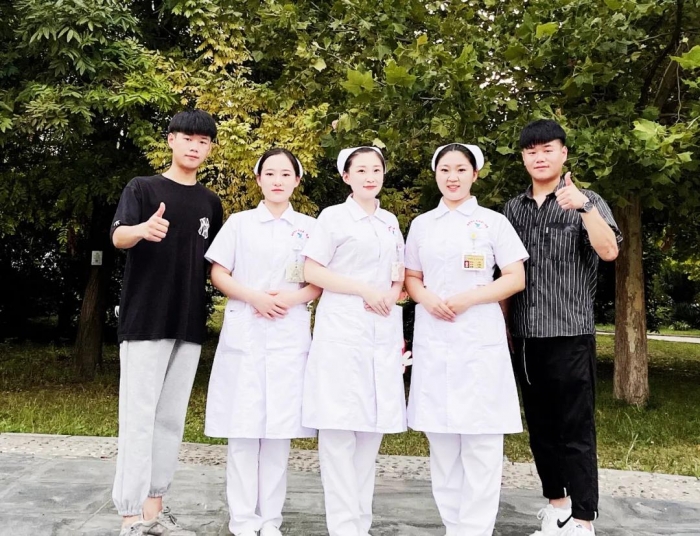 永年一院丨小地摊 大公益——行动为了“心动”