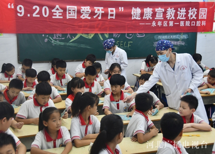 爱护牙齿 从小做起