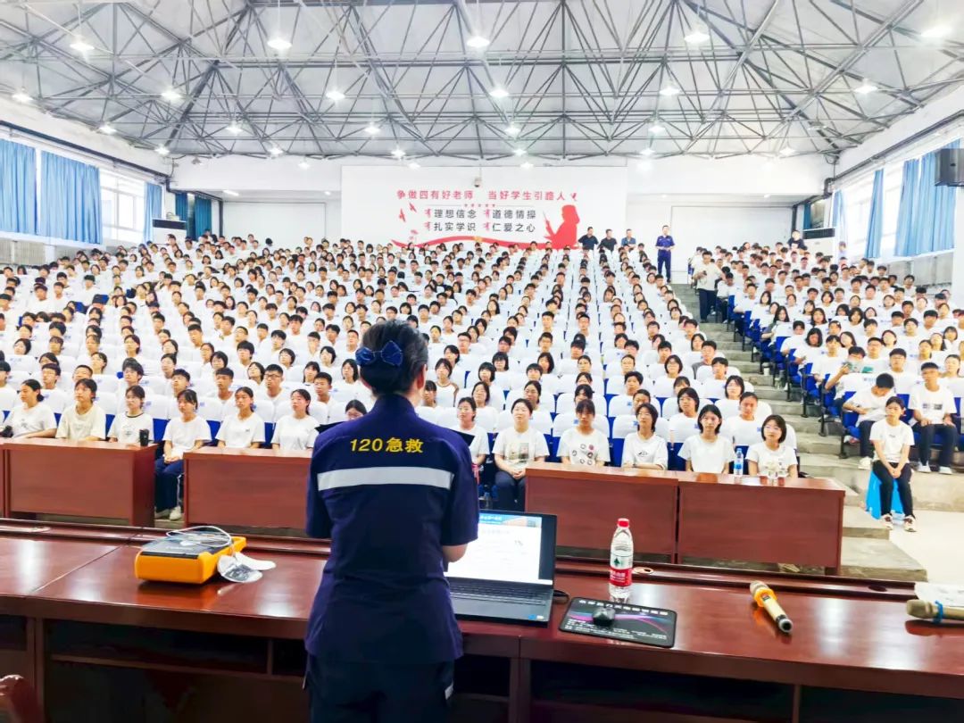应急救护培训走进永年区第二中学新生军训课堂